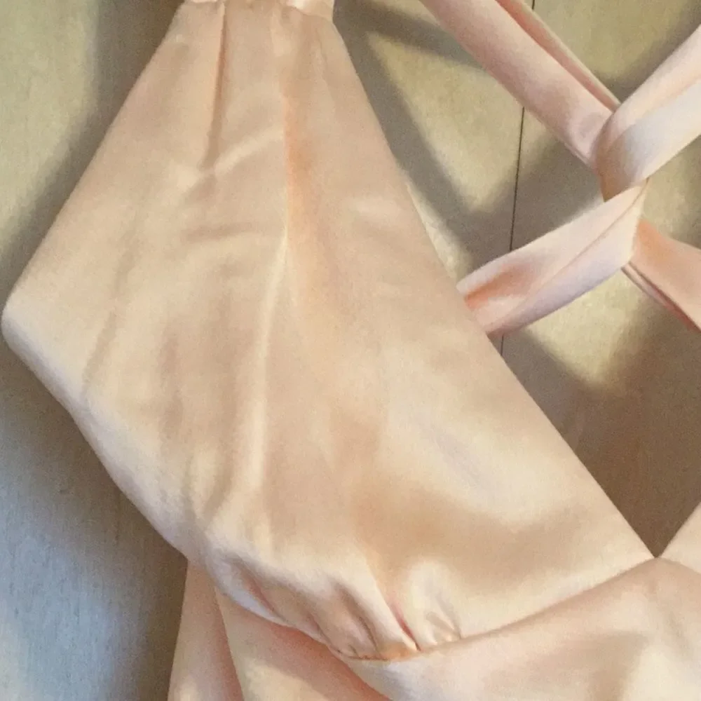 Issue NY Sleeveless Criss-Cross Open-Back Long Coral - Picture 6 of 12